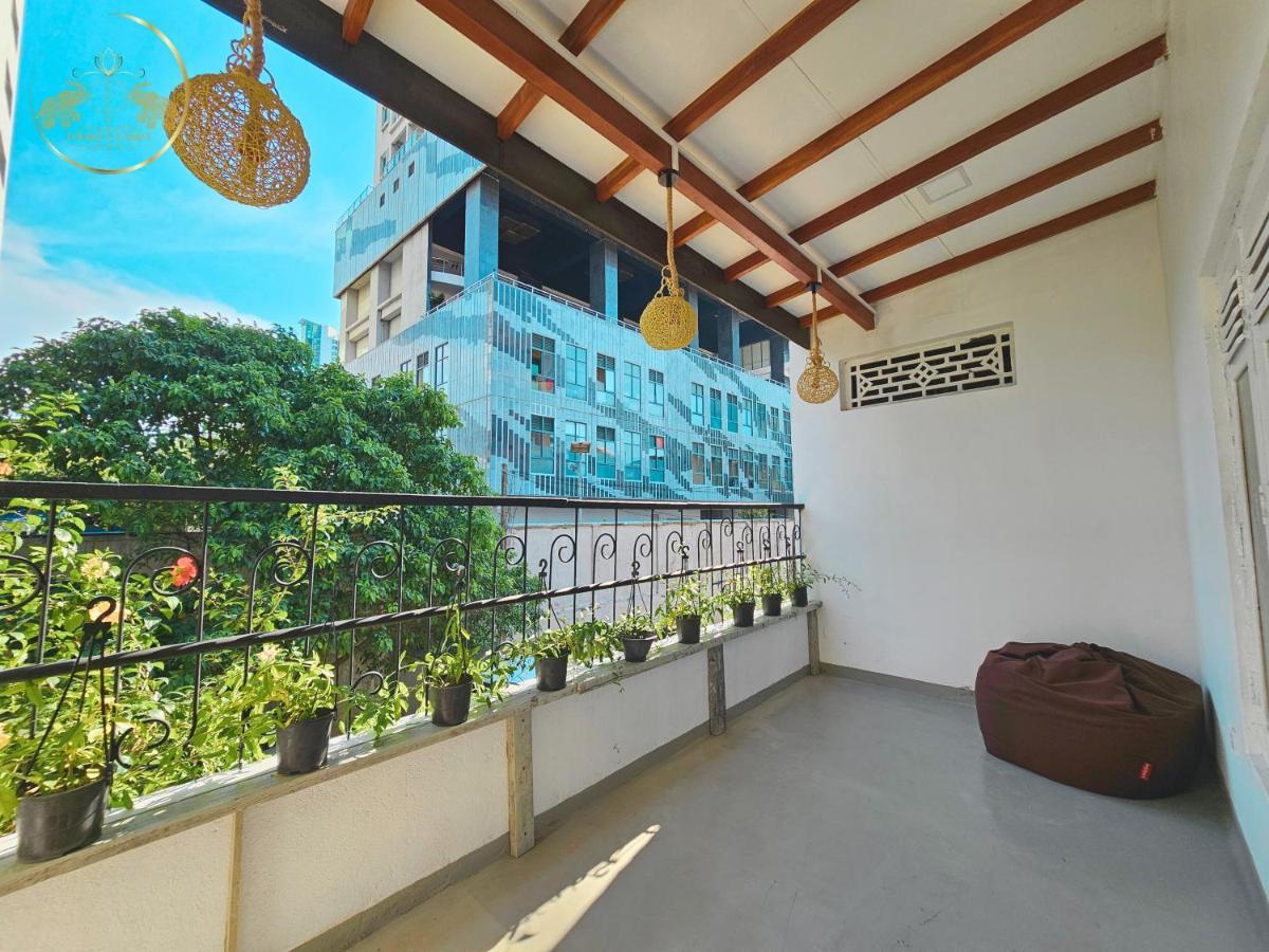 Galle Face Terrace Hostel By Tourlux 콜롬보 외부 사진