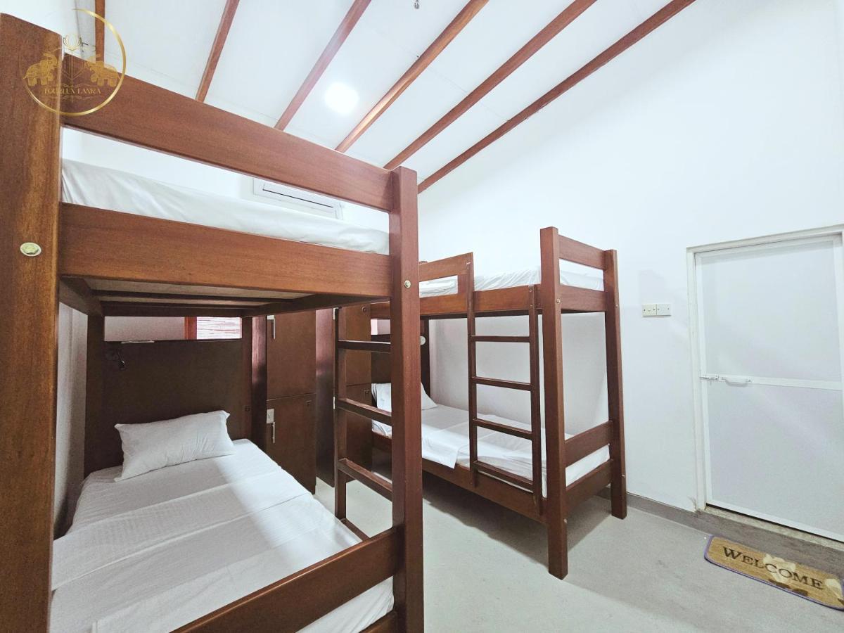 Galle Face Terrace Hostel By Tourlux 콜롬보 외부 사진