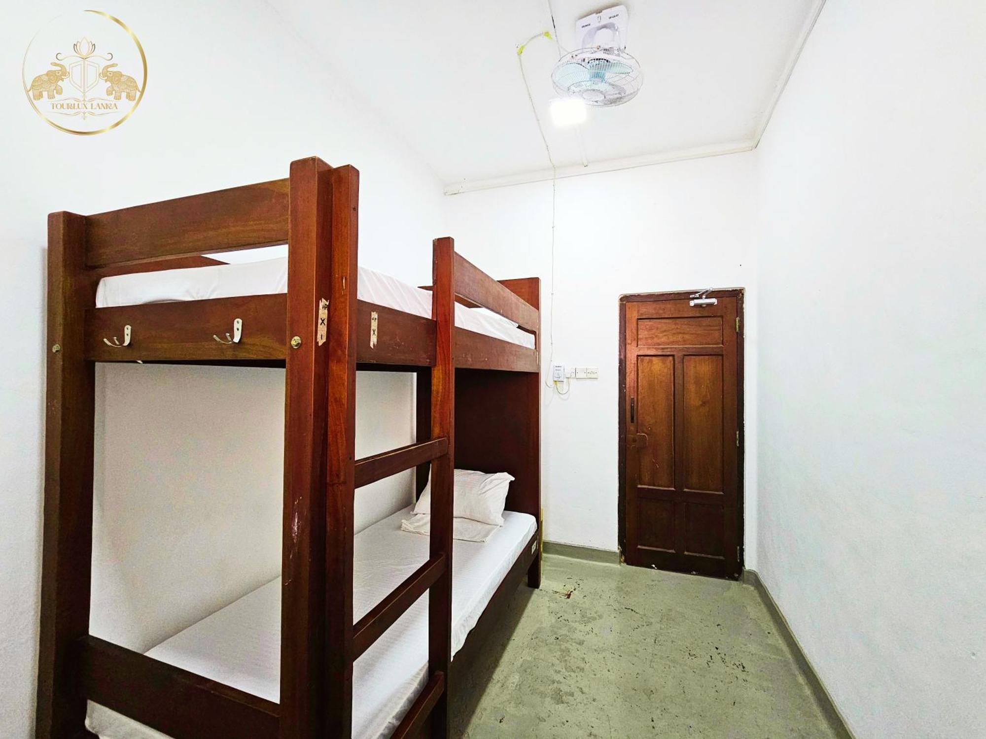 Galle Face Terrace Hostel By Tourlux 콜롬보 외부 사진