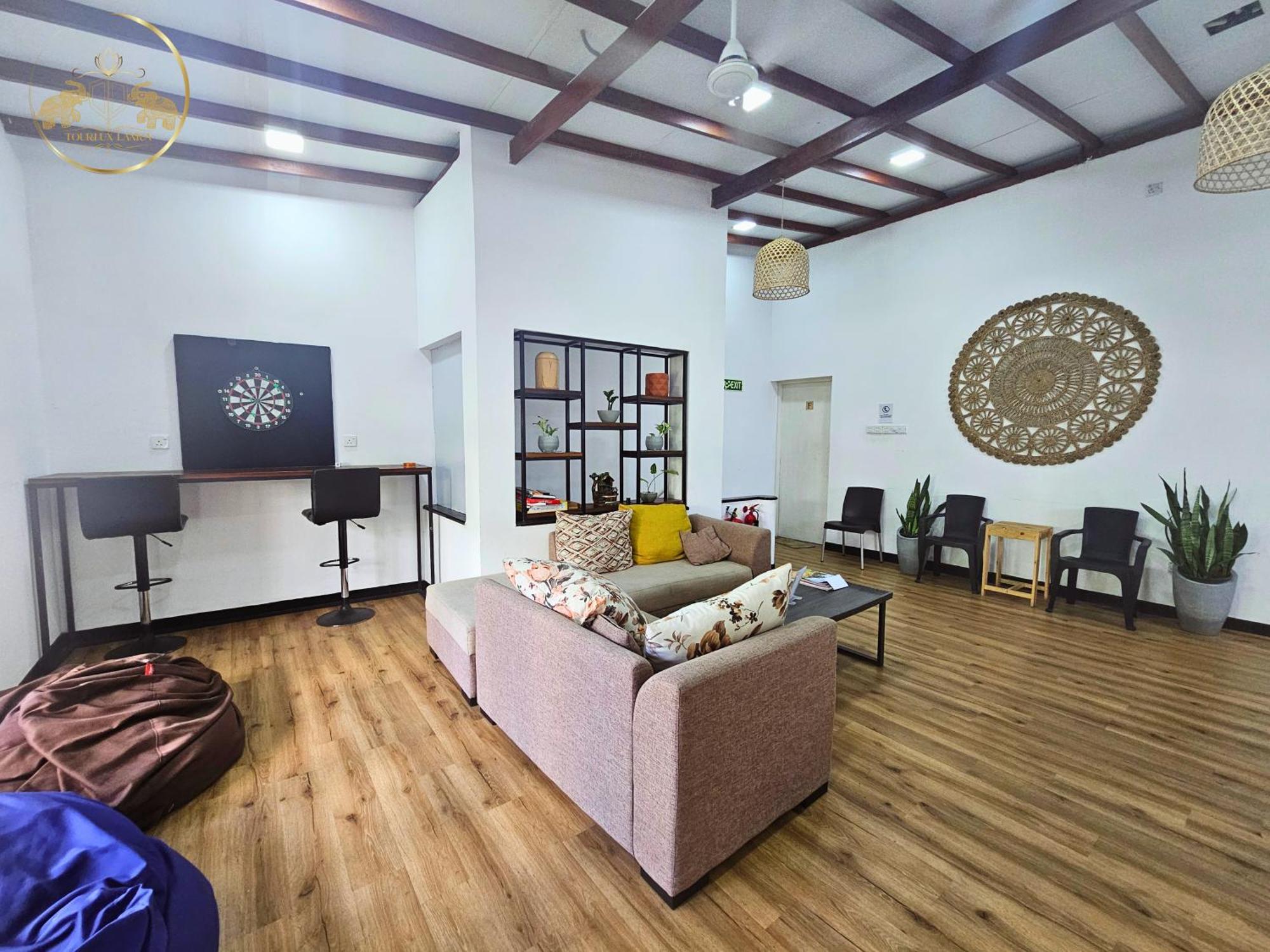 Galle Face Terrace Hostel By Tourlux 콜롬보 외부 사진